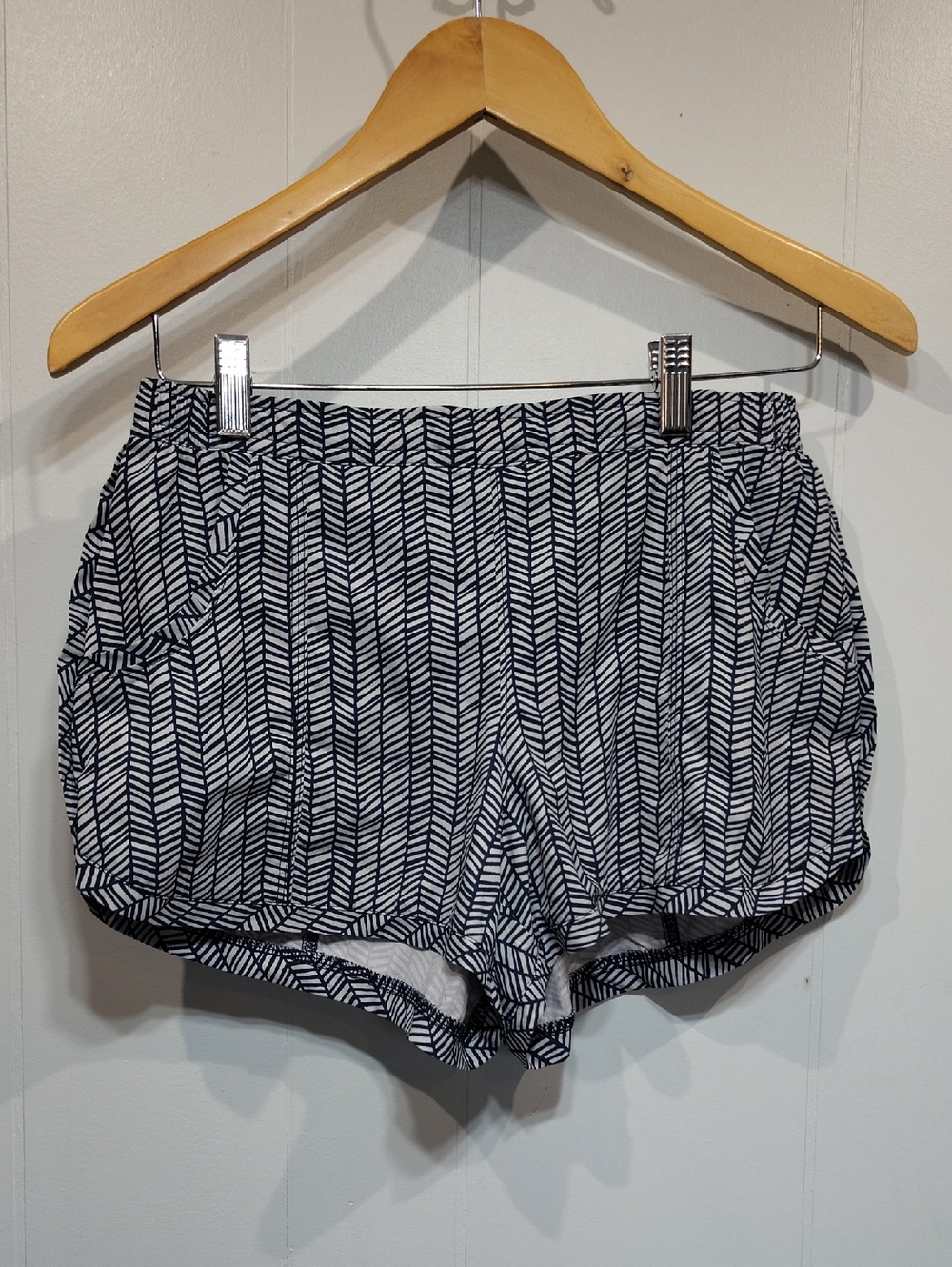 Athleta Tropic Stellar Shorts Navy size Small